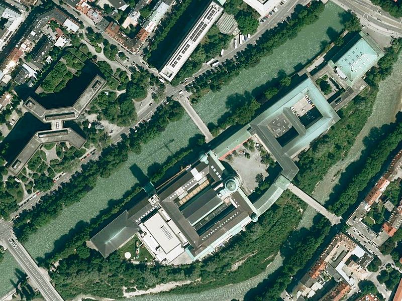 Deutsches Museum von Meisterwerken der Naturwissenschaft und Technik) 800px-M%C3%BCnchen_Deutsches_Museum_Aerial