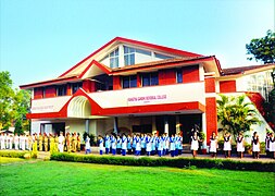 Mahatma Gandhi Memorial College in April 2013.jpg