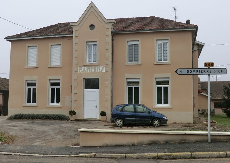 File:Mairie de Baneins - décembre 2013.JPG