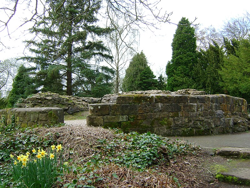 File:Malcolm Canmore's Tower, Dunfermline.jpg