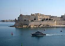 P22 near Fort St. Angelo in the Grand Harbour. Malta Vittoriosa BW 2011-10-06 10-00-58.jpg