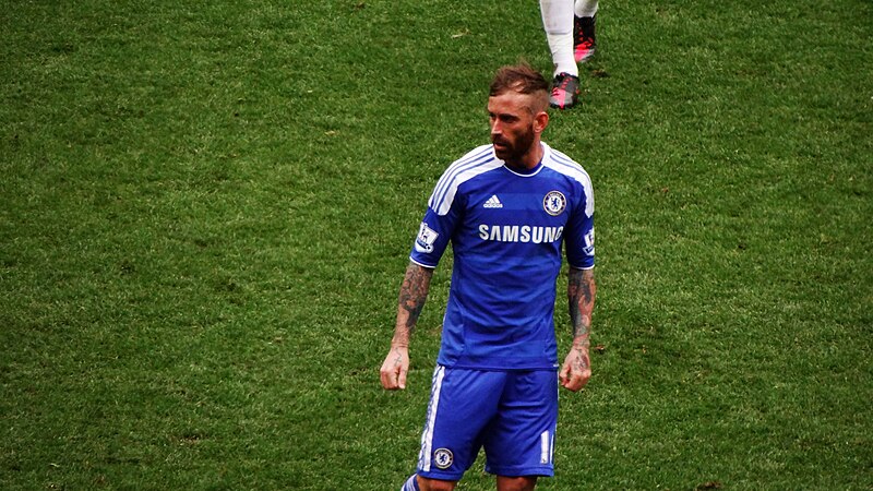 File:Meireles playing for Chelsea.jpg