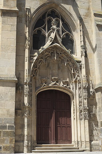 File:Melun Église Saint-Aspais Portail 354.jpg