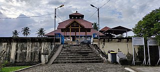 <span class="mw-page-title-main">Indrapuri Old Mosque</span> 17th-century mosque in Aceh Province, Indonesia