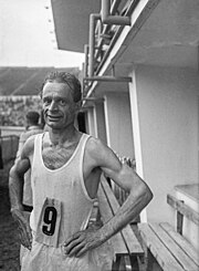 Mikko Hietanen vuonna 1952 Helsingin olympiastadionilla.