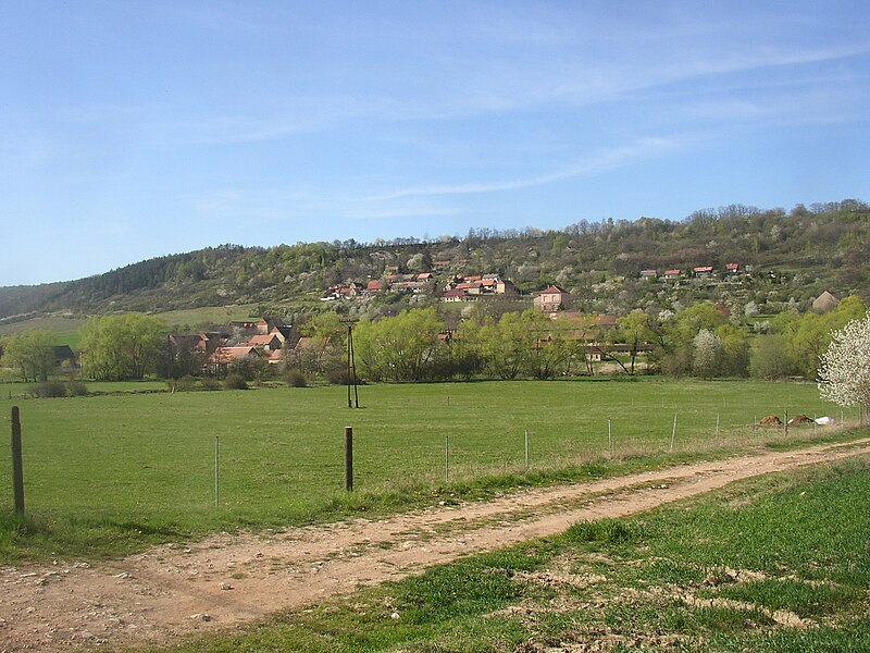 File:Mily CZ view from SE 084.jpg