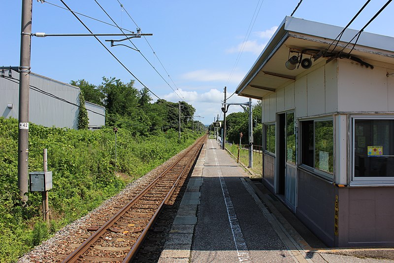 File:Minami-Hakui Station Platform.jpg