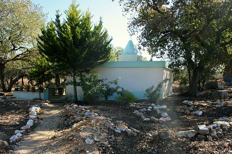 File:Nabi Hushan shrine in the Hawsha cemetery.jpg