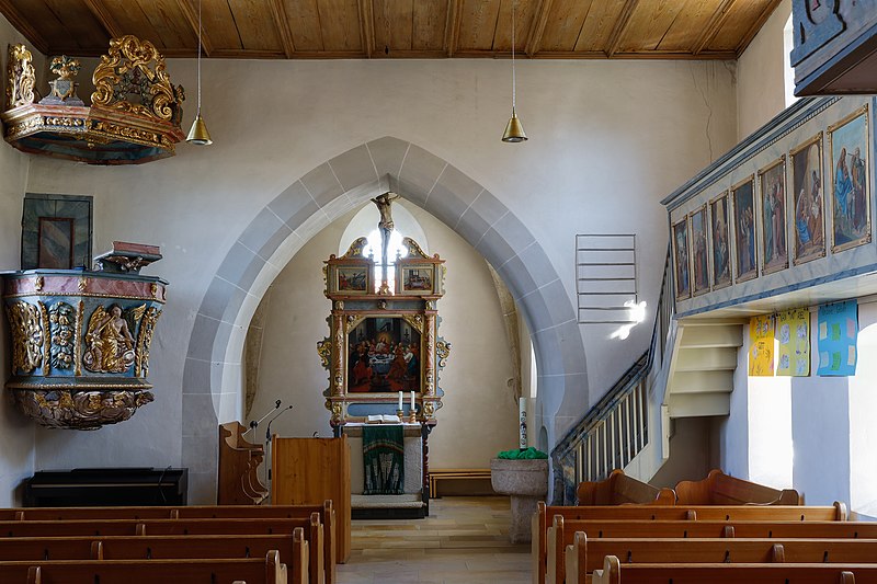 File:Neenstetten Ulrichskirche Kirchenschiff und Altarraum 2020 08 20.jpg