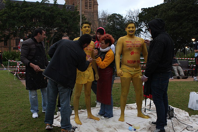 File:New Love City to Surf Bodypaint (7762409352).jpg