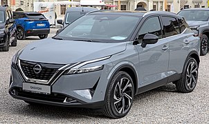 Nissan Qashqai e-Power - left front view