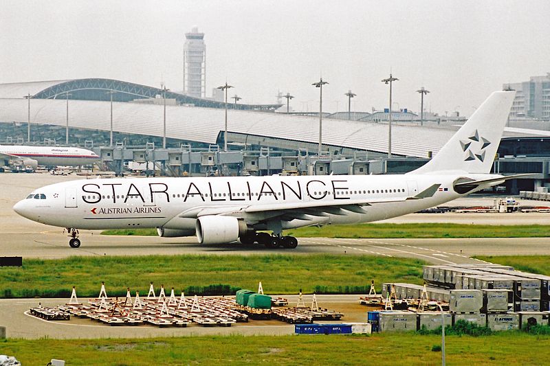 File:OE-LAO A330-223 Austrian Al (Star Alliance) KIX 19MAY03.jpg