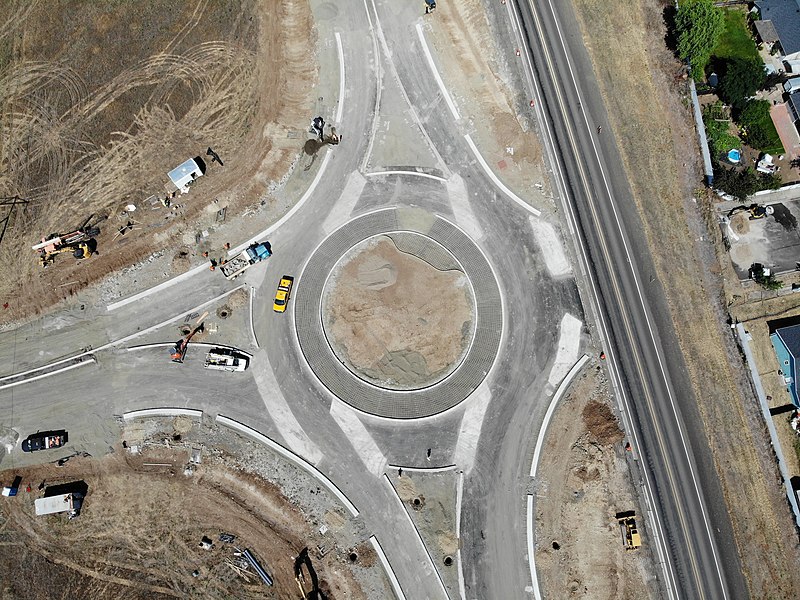 File:OR140 Roundabout birdseye view north right (50087473512).jpg