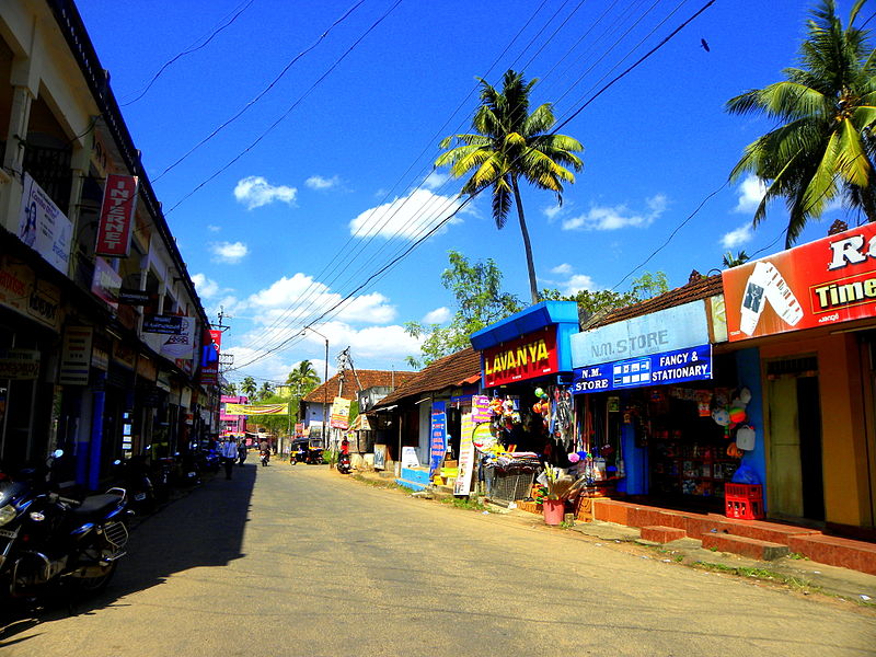 File:One of the high streets in Paravur.jpg