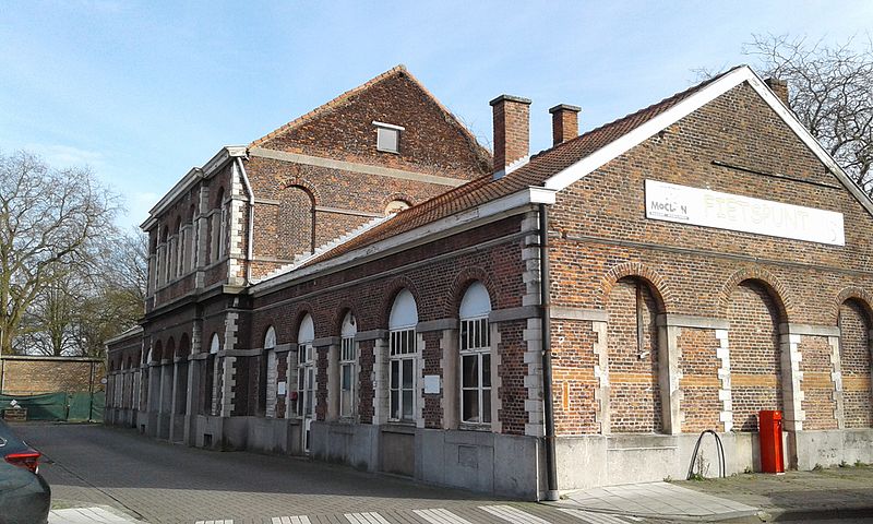 File:Oude stationsgebouw.jpg