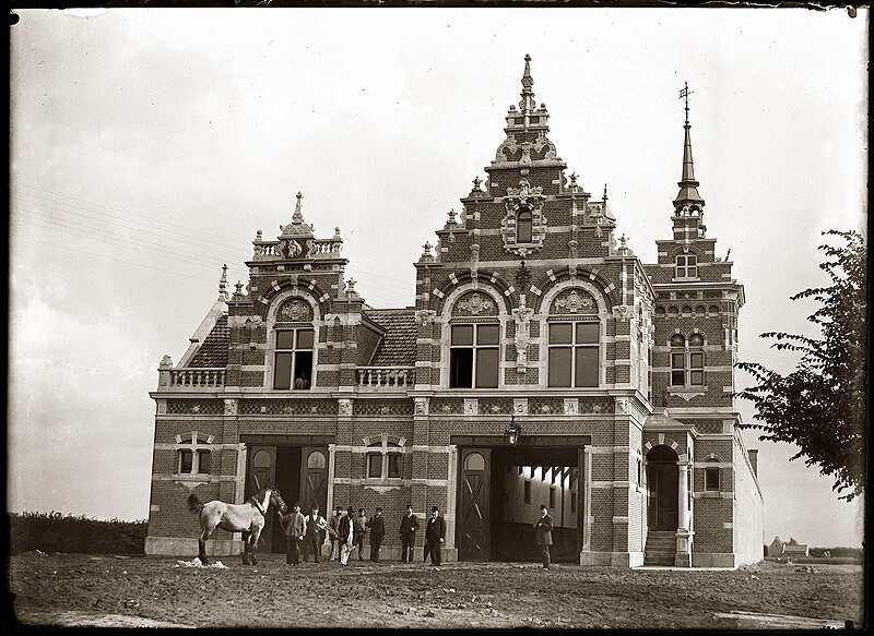 File:Paardentramremise Willemspark Amsterdam 3.jpg