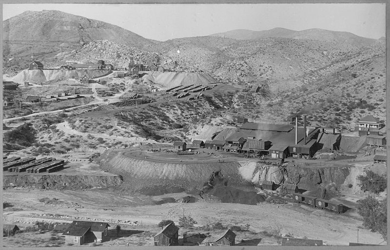File:Panoramic view of reduction works and copper mines, Globe, Ariz. Terr., ca. 1898-99 - NARA - 516373.jpg