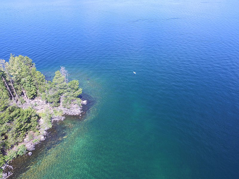 File:Papoose Island at Priest Lake.jpg