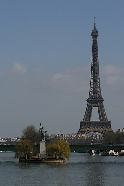 File:Paris - Tour Eiffel - Statue Liberté (2).JPG