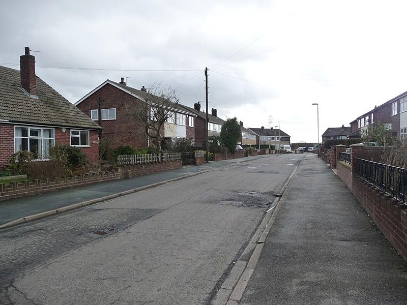 File:Park Avenue, east side - geograph.org.uk - 2301518.jpg