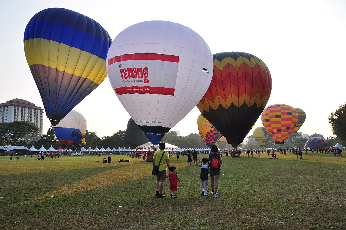 File:Penang Hot Ait Balloon Festival 2015 (16445615457).jpg - Wikimedia Com...