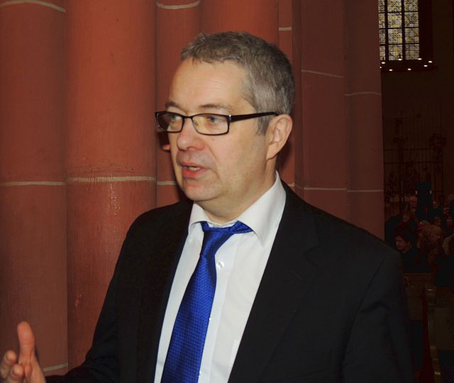 Reulein in 2017, conducting his oratorio Laudato si' at the Frankfurt Cathedral