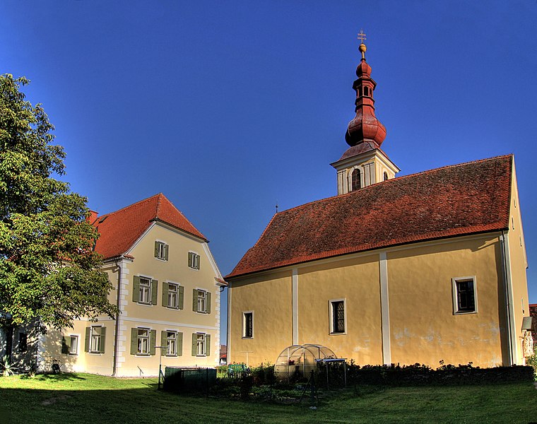 File:Pfarrkirche und Pfarrhof Kumberg.jpg