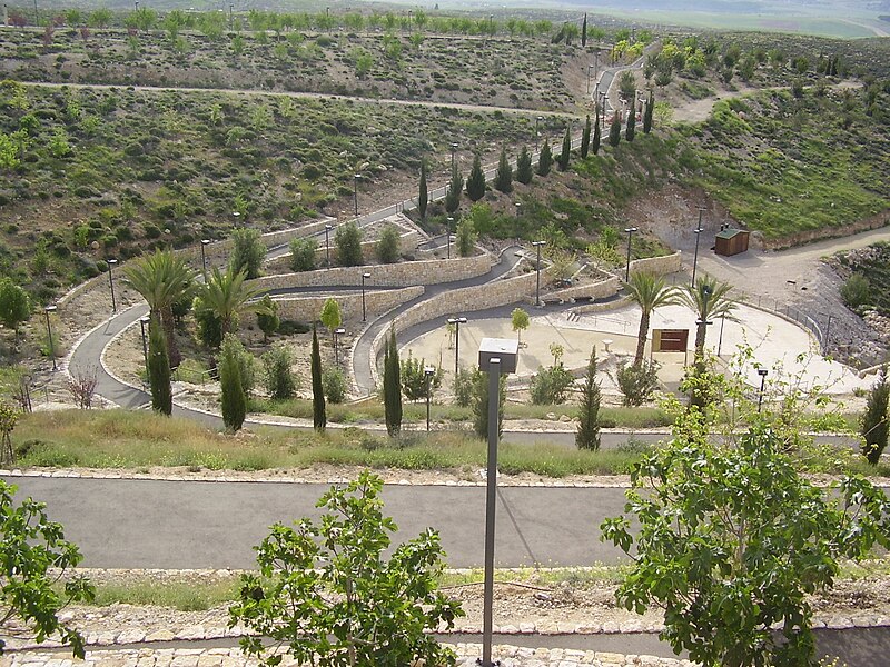 File:PikiWiki Israel 7990 memorial park in sansana.jpg