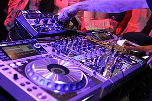 Disc Jockey: Storia, Descrizione, Gli strumenti