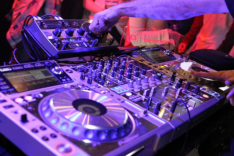 File:Pioneer DJ equipment - angled left - Expomusic 2014.jpg