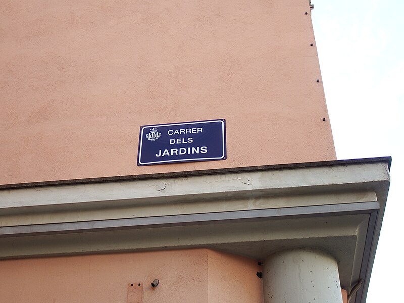 File:Placa calle los Jardines.jpg