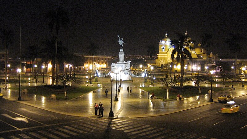 File:Plaza de armas de Trujillo.jpg