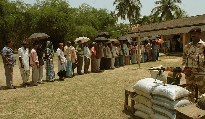 File:Polling is in progress under tight security by para military troops at Tarkeshwar, West Bengal on April 22, 2006.jpg
