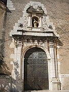 Porta lateral de l'església de Sant Bartomeu