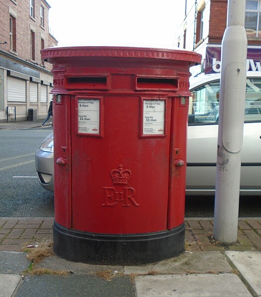 File:Post box on Seaview Road, Wallasey.jpg