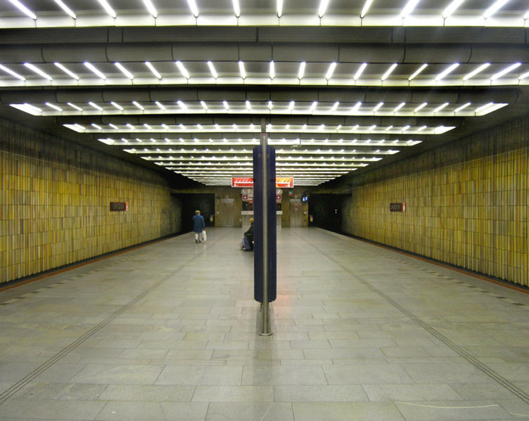 File:Praha metro Chodov 1.jpg