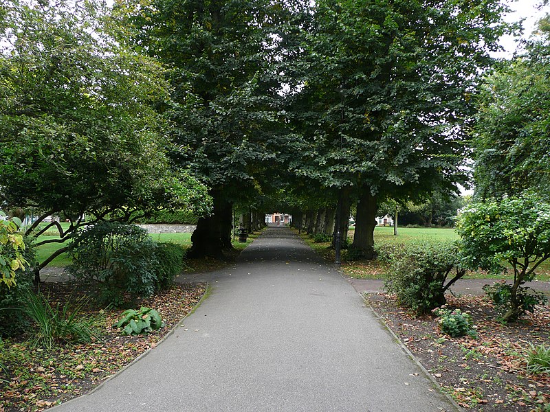 File:Public gardens of Alton, Hampshire, England 2.jpg