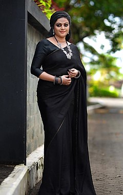 RJ Aswathy Sreekanth hitam saree.jpg