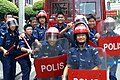 Remaja Kadet Polis ini menggayakan peralatan FRU.jpg