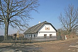 Rodný domek bratranců Veverkových v Rybitví.jpg