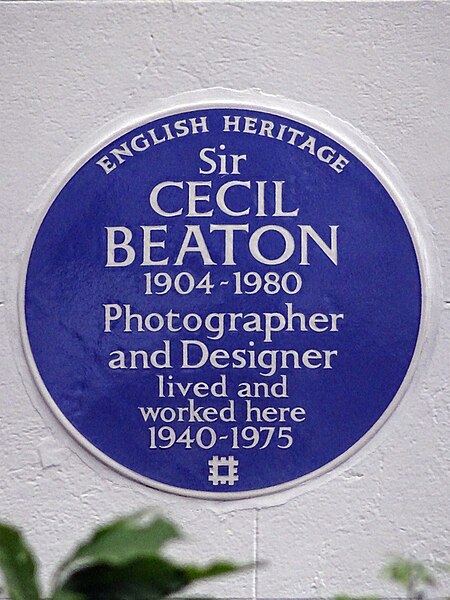 File:SIR CECIL BEATON 1904–1980 Photographer and Designer lived here 1940–1975.jpg