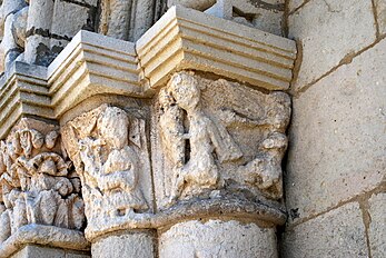 Chiesa di Saint-Fort-sur-Gironde Apertura porta lato sud N b.JPG