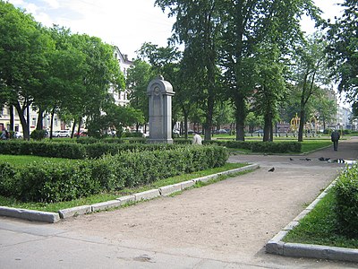 Памятник на месте Покровской церкви в сквере на пл. Тургенева