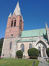 Fil:Sankt Nikolaj kyrka i Örebro, från sidan.jpg