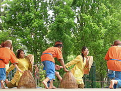 Seattle Folklife Kamboçya halk dansları 02.jpg