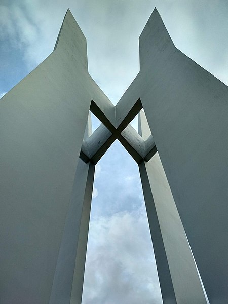 File:Shaheed Minar, University of Rajshahi - Top View 8.jpg