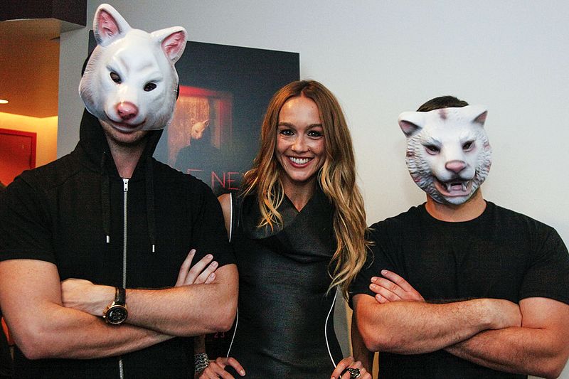 File:Sharni Vinson with guardians.jpg