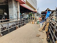 Sisa jembatan jalur bawah Stasiun Jayakarta (arah MGB)..jpg