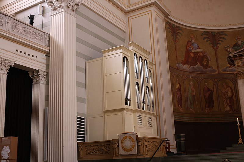File:Small pipe organ in St. Nikolaikirche in Potsdam.jpg