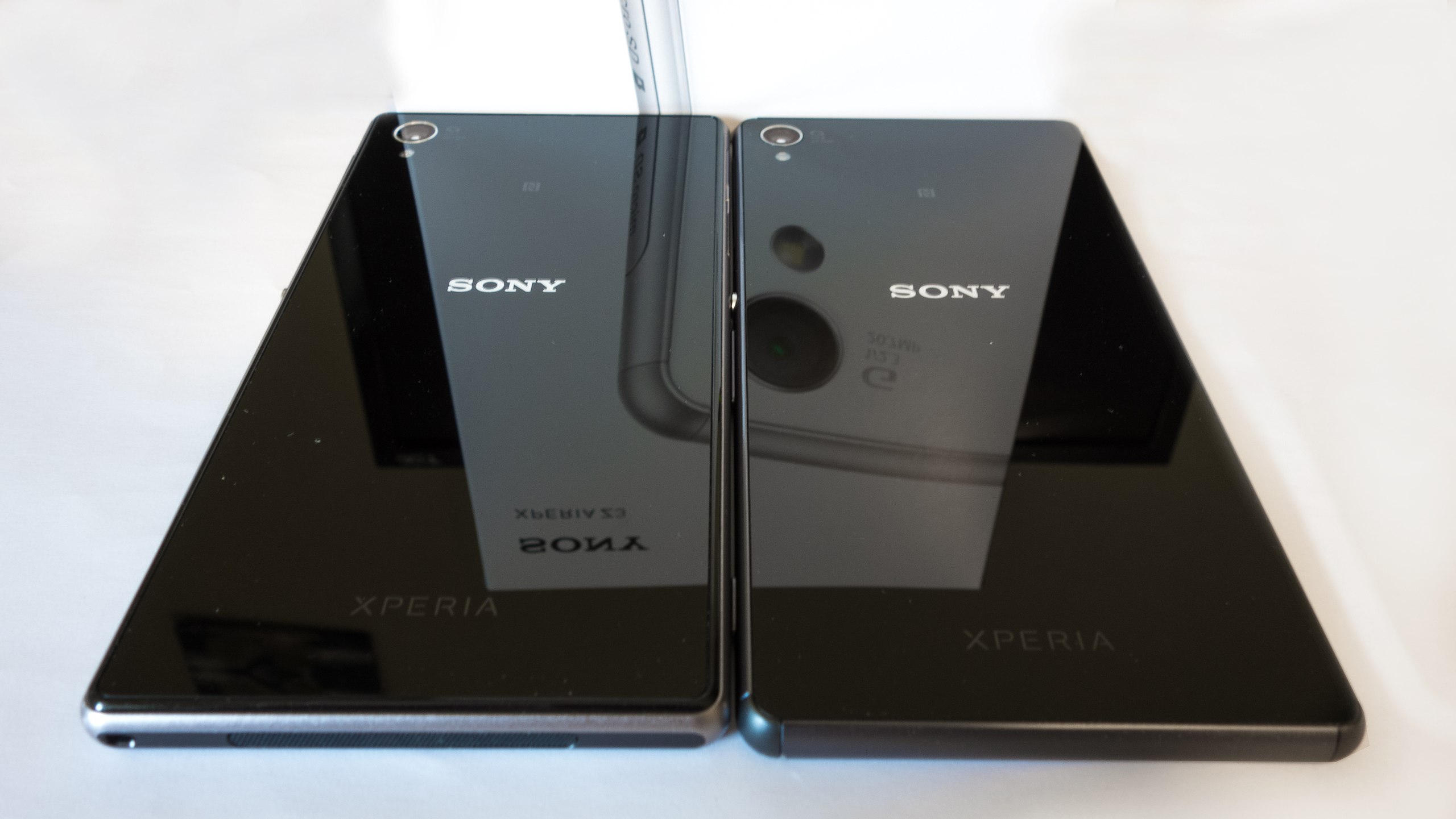 File:Sony Xperia Z1 & Z3 (16063562676).jpg - Wikimedia Commons